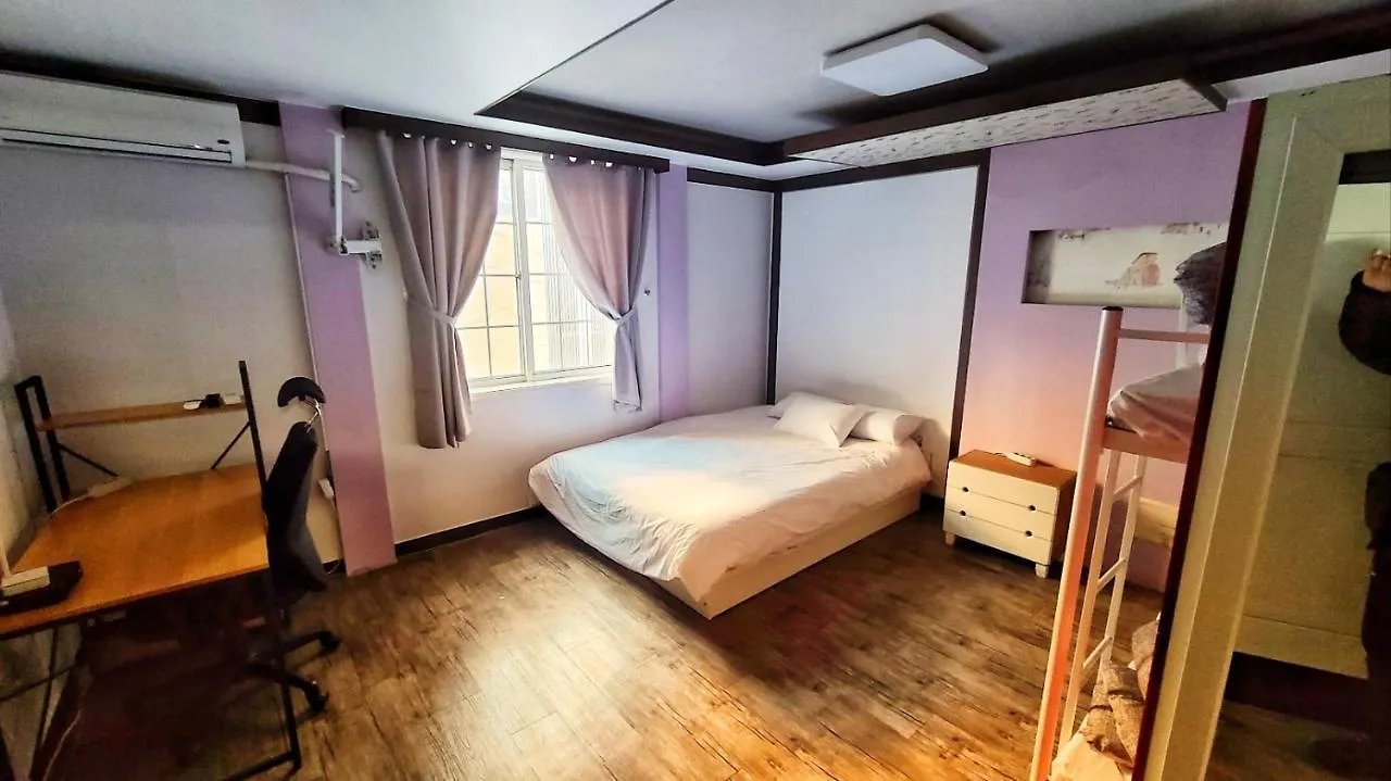 Kimchee Busan Downtown Guesthouse 0*,
