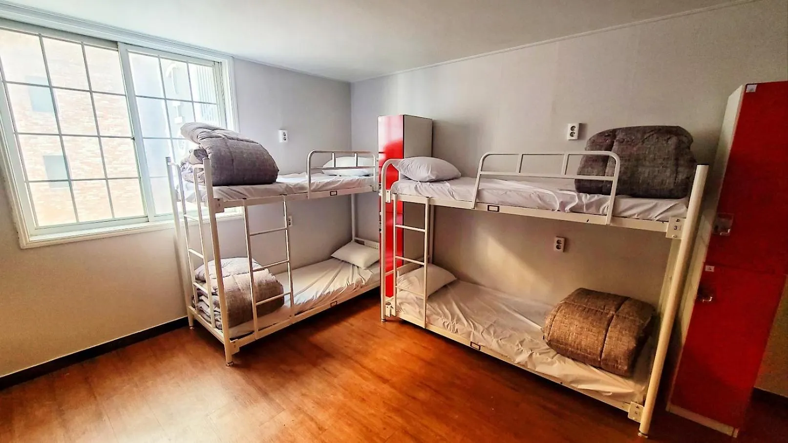 Kimchee Busan Downtown Guesthouse Хостел